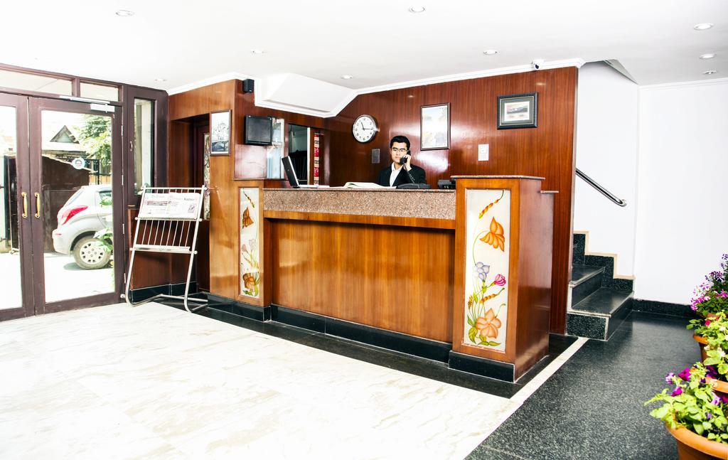 Hotel Holiday Plaza Srīnagar Exterior foto